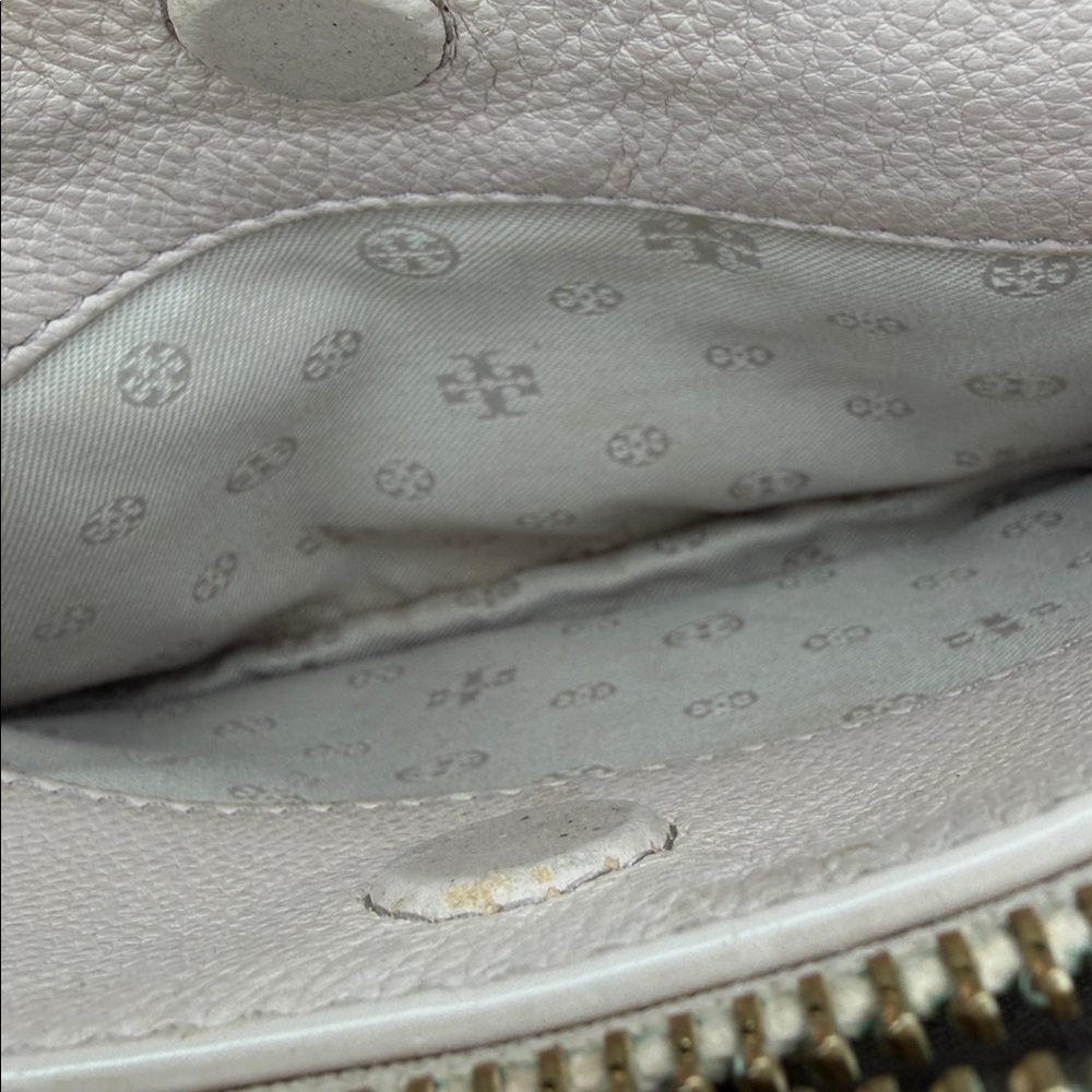 Tory Burch like new condition leather light blush Crossbody. Gold hardware. - Picture 9 of 12